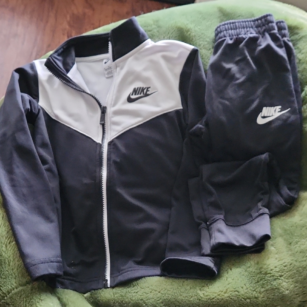 Nike Black and White Athletic Set
